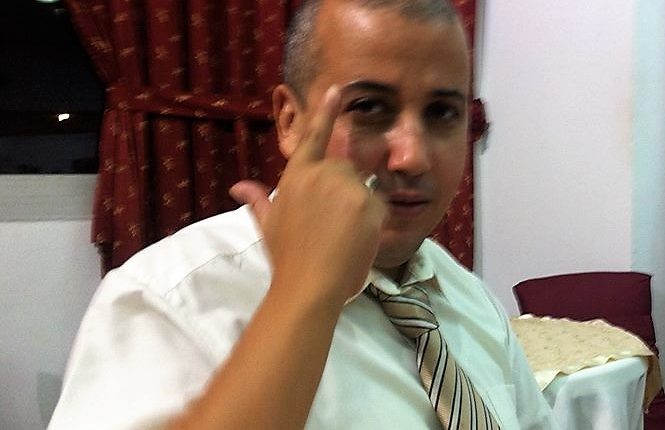  تلم ضفائرها